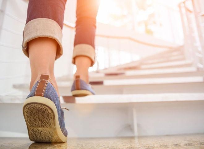 Những người đi bộ hơn 2 giờ mỗi ngày (bao gồm cả tập thể dục và thói quen hằng ngày yêu cầu đi bộ, chẳng hạn như đi bộ ở cửa hàng tạp hóa) và tập thể dục mạnh mẽ hơn chỉ 50 phút mỗi tuần thì không có nguy cơ mắc bệnh tim - Ảnh minh họa: Shutterstock