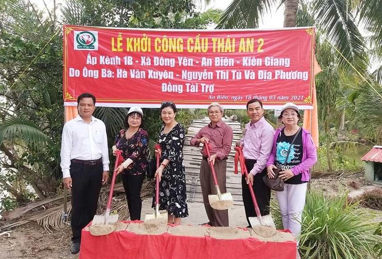 Nhóm thiện nguyện Nghĩa Tình Quê Hương khởi công 2 cây cầu bê-tông cốt thép ở huyện An Biên