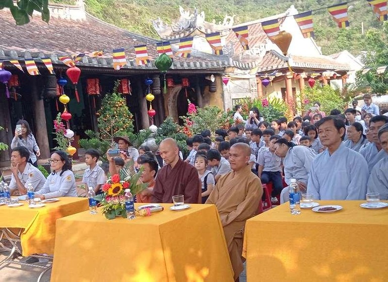 Chư tôn đức, các huynh trưởng tham dự lễ kỷ niệm 56 năm ngày thành lập Gia đình Phật tử Hải Tạng