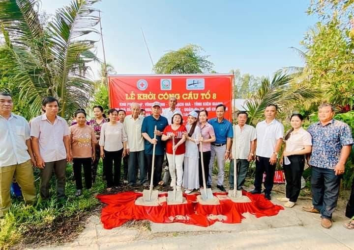 Nhóm thiện nguyện Nghĩa Tình Quê Hương, TP.HCM khởi công xây cầu bê-tông bắc ngang kênh thuộc Tổ 8