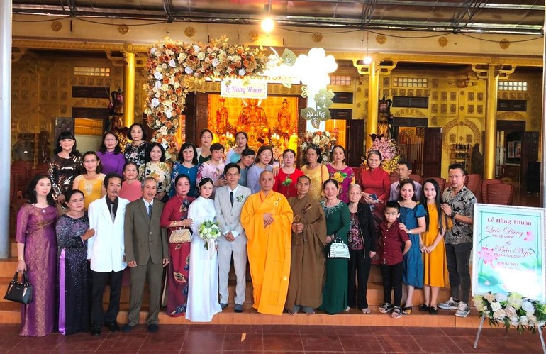 Chùa Vạn Phật đã diễn ra lễ Hằng thuận cho đôi Phật tử trẻ