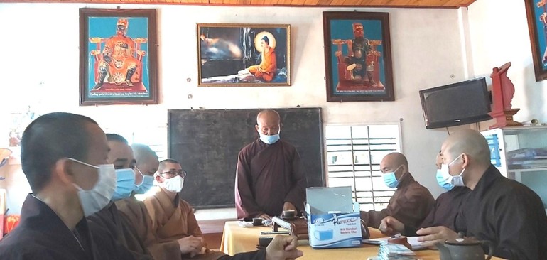 Thượng tọa Thích Thanh Hiển chủ trì buổi họp mở rộng của Ban Trị sự Phật giáo huyện Tây Sơn