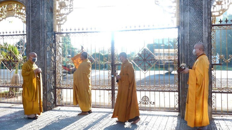 Nghi thức sái tịnh cầu nguyện trùng tu ngôi Tam bảo chùa Phật Tâm