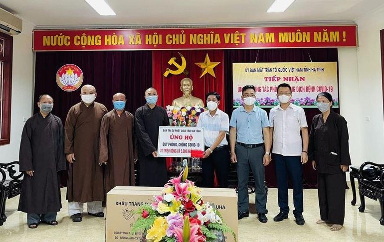 Ban Trị sự GHPGVN tỉnh Hà Tĩnh ủng hộ 70 triệu đồng cùng 5 nghìn khẩu trang phục vụ phòng Covid-19