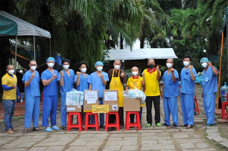 Hội Từ thiện Tường Nguyên tặng 10 máy trợ thở và 600 máy đo nồng độ oxy đến bệnh viện TP.HCM và tỉnh Long An