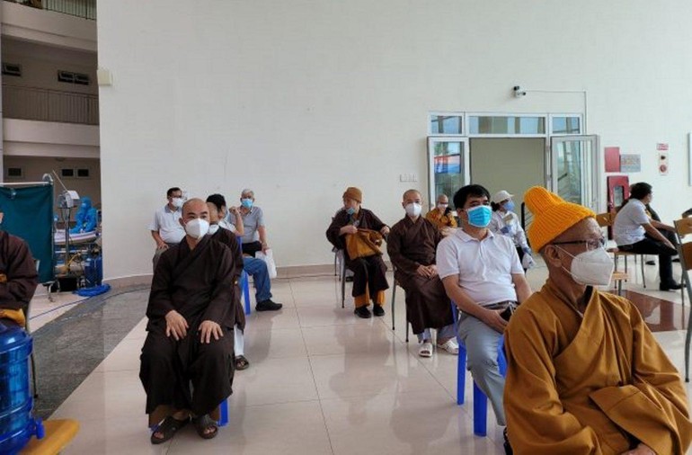 30 vị Tăng Ni là chư tôn đức Thường trực Ban Trị sự Phật giáo Đà Nẵng hoàn thành mũi 2 vắc-xin C0vid-19