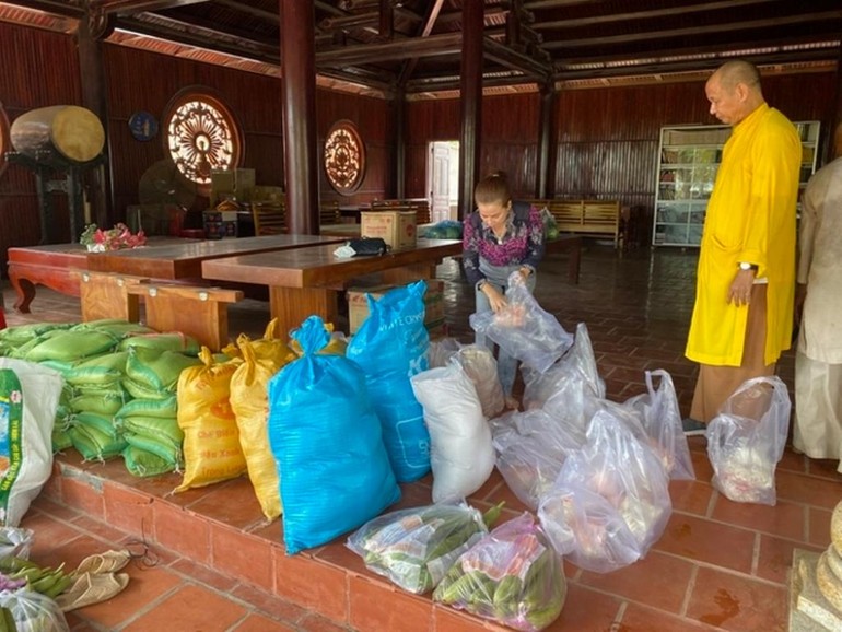  Ban Trị sự GHPGVN huyện Xuyên Mộc chuẩn bị quà hỗ trợ các tự viện khó khăn trên địa bàn huyện