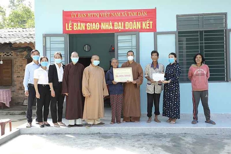Ban Trị sự GHPGVN huyện Phú Ninh bàn giao ngôi nhà đại đoàn kết đến hộ nghèo