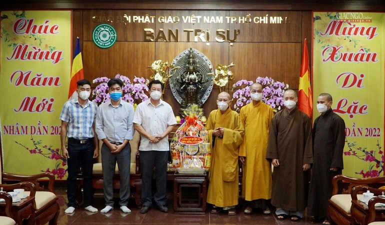 Đoàn Công an quận 10 chúc Tết đến chư tôn đức Ban Trị sự Phật giáo TP.HCM