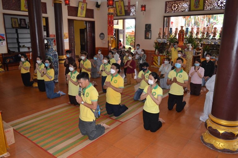 Hội thiện nguyện Hương Sen Đà Nẵng cúng dường các chùa
