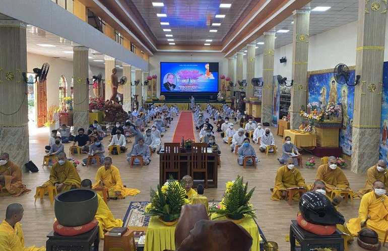  200 thiện nam tín nữ Phật tử tham gia khóa tu "Một ngày phúc lạc"