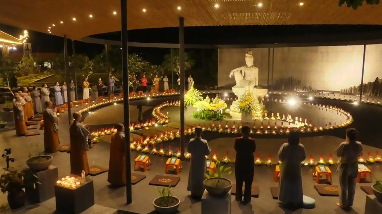 Thiền viện Trúc Lâm Bình Phước hoa đăng kỷ niệm khánh đản Đức Bồ-tát Quán Thế Âm