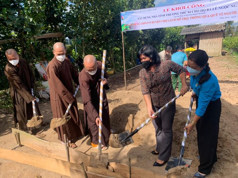Ban Trị sự GHPGVN huyện Chợ Lách khởi công xây dựng nhà tình thương cho người nghèo