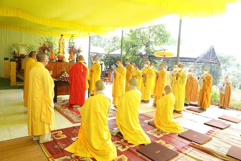 Lễ nhập kim quan Ni sư Thích nữ Pháp Định, viện chủ chùa Lương Mỹ