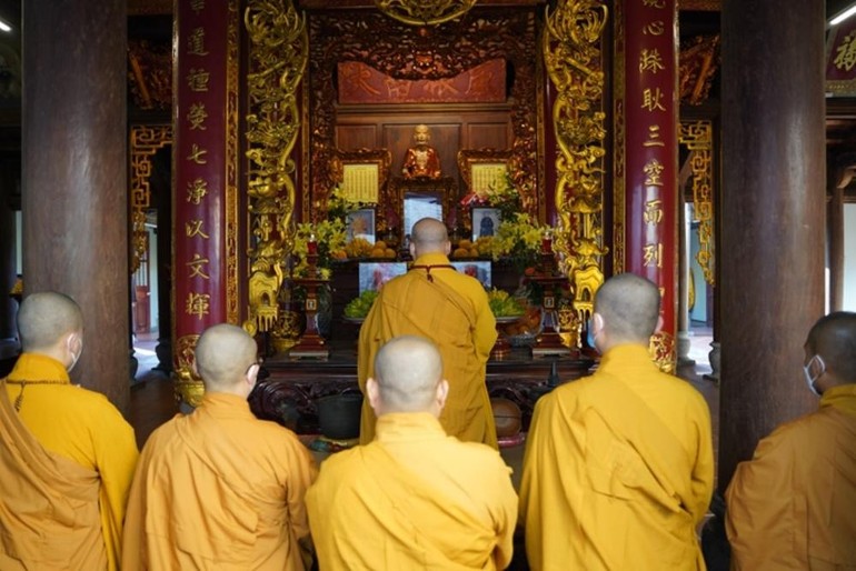 Chư tôn đức bạch Tổ tại Tổ đường chùa Bằng