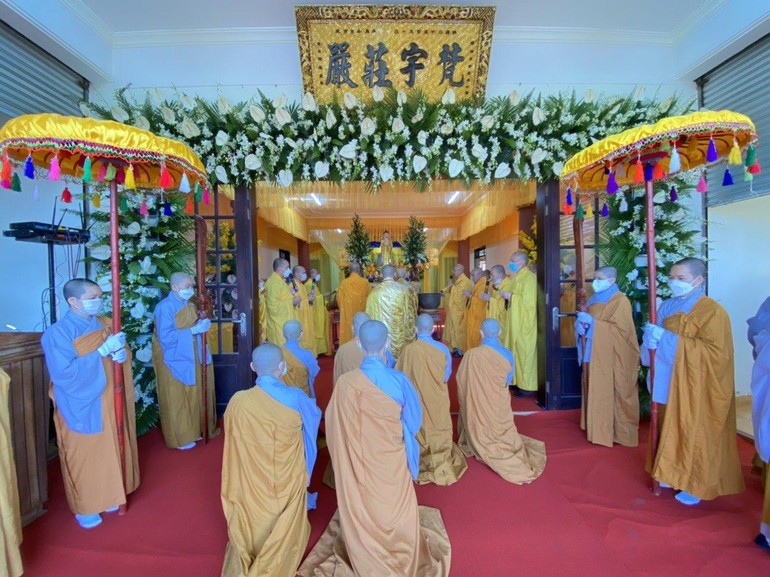 Ban Trị sự GHPGVN TP.Đà Lạt, môn đồ pháp quyến tổ chức lễ tang Ni trưởng Thích nữ Huệ Trang