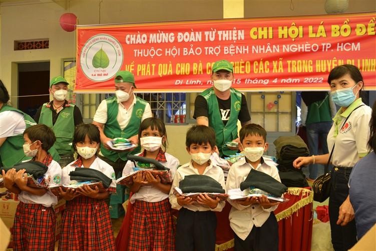 Lá Bồ Đề trao quà cho học sinh miền núi huyện Di Linh, Lâm Đồng