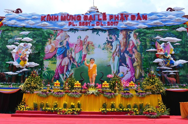 Lễ đài Phật đản Phật lịch 2561 - Dương lịch 2017 tại Việt Nam Quốc Tự
