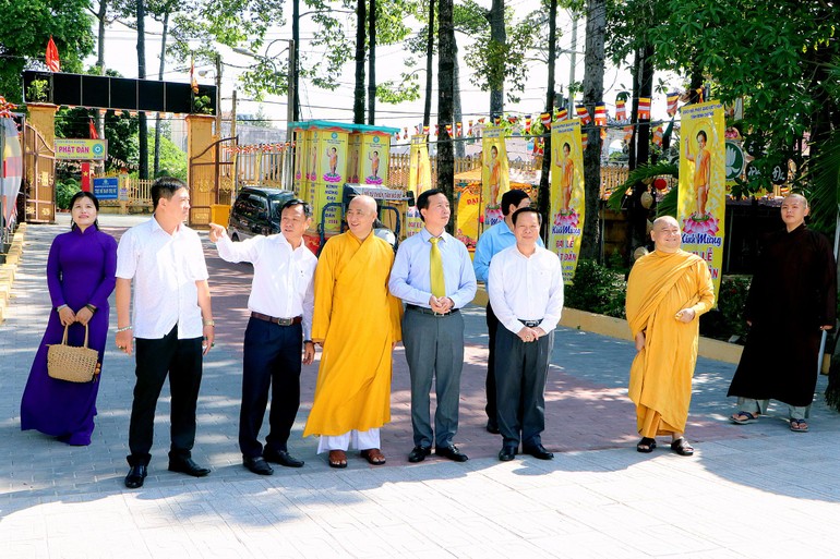Đoàn Ban Tôn giáo Chính phủ tham quan chùa Hội Khánh