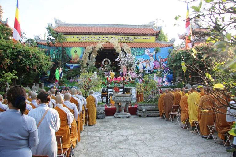 Đại lễ Phật đản do Ban Trị sự GHPGVN tỉnh Khánh Hòa tổ chức tại chùa Long Sơn