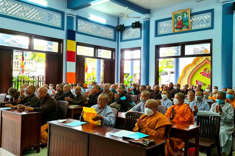 Hơn 150 hành giả Tăng Ni tại hai trường hạ chùa Liên Trì và Vạn Phước tham gia buổi tuyên truyền
