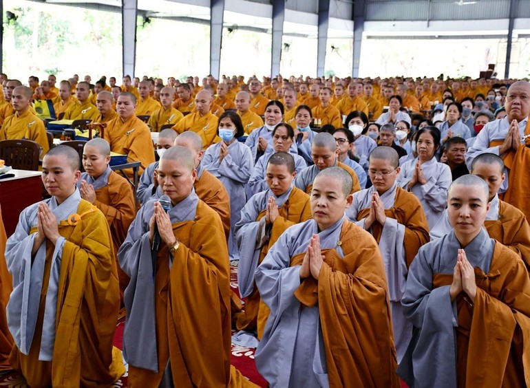Chư Ni Quan Âm tu viện tác bạch cúng dường tại Học viện Phật giáo VN tại TP.HCM