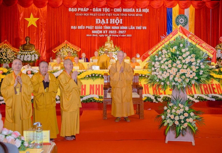 Đức Quyền Pháp chủ GHPGVN quang lâm tại phiên chính thức Đại hội đại biểu Phật giáo tỉnh Ninh Bình lần thứ VII