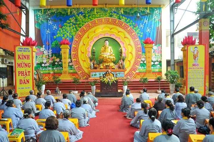 Phật tử đạo tràng Pháp Hoa đã vân tập về chùa Bằng với "Ngày tu an lạc"