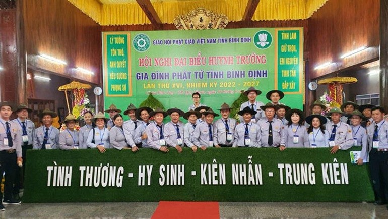 Huynh trưởng cấp Tấn Huỳnh Trọng Thu pháp danh Thị Đông được tái suy cử trưởng ban, cùng với 26 thành viên