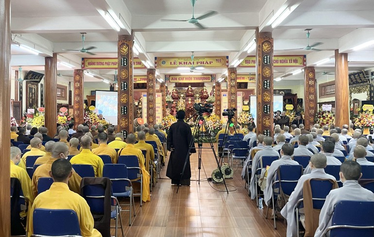 Quang cảnh lễ tổng kết, khai giảng tại Trường Trung cấp Phật học TP.Hà Nội