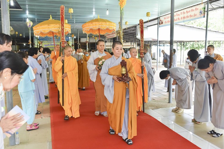Cung nghinh chư Ni thăm hai trường hạ Ni thiền viện Minh Đức, tịnh xá Ngọc Sơn Dinh