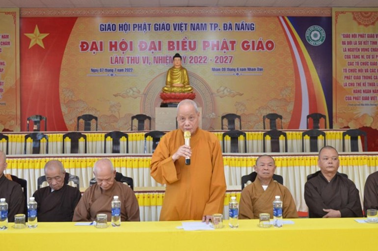 Hòa thượng Thích Thiện Toàn chủ trì buổi họp đầu tiên của Ban Trị sự TP.Đà Nẵng