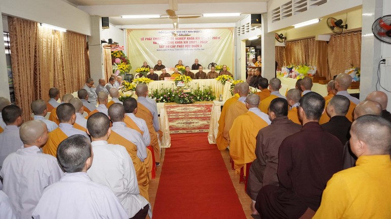 Lễ trao chứng chỉ tốt nghiệp Lớp Sơ cấp Phật học quận 3 khóa XIII