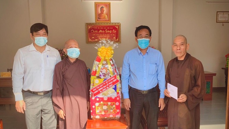 Lãnh đạo Ban Tôn giáo TP.HCM chúc mừng Phật đản đến Phật giáo quận Gò Vấp 