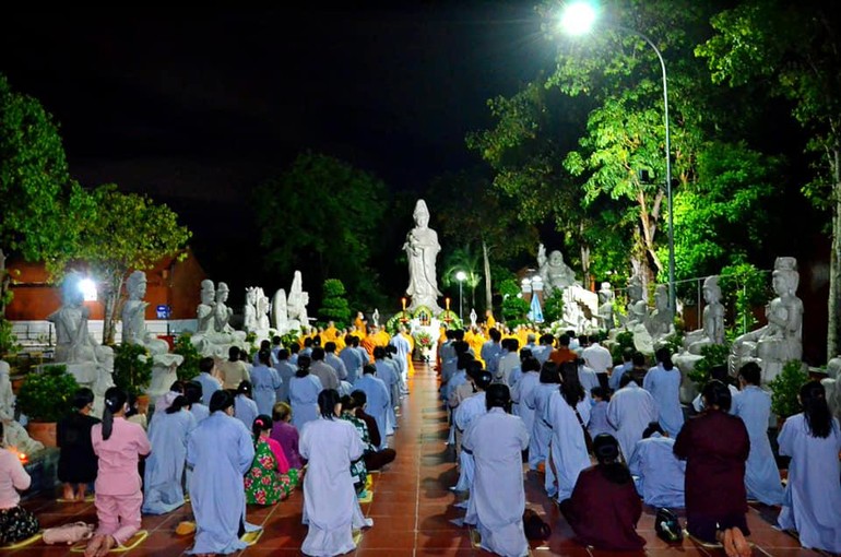 Trang nghiêm khóa lễ lạy ngũ bách danh tại thiền viện Trúc Lâm Phương Nam