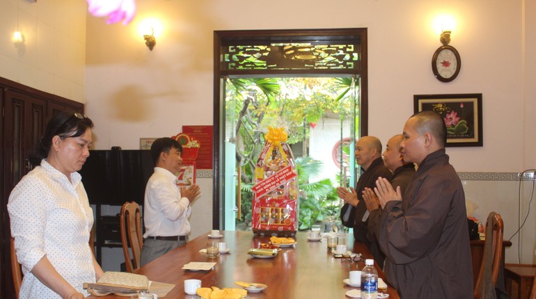 Ban Tôn giáo TP.HCM chúc mừng Phật đản đến Phật giáo quận 12