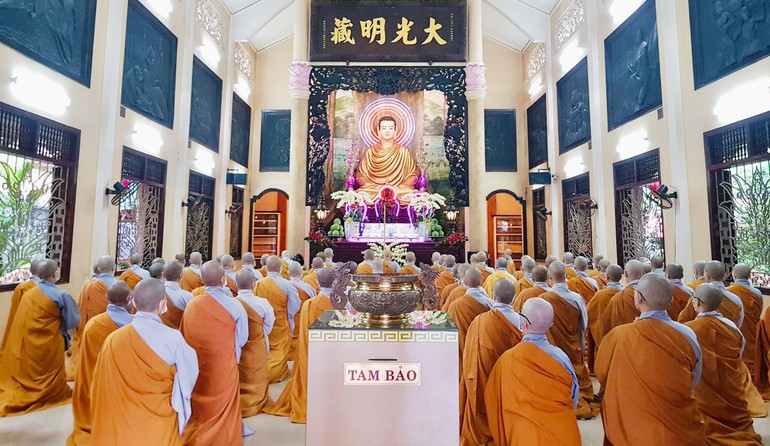 Trang nghiêm khóa lễ tác pháp An cư kiết hạ Phật lịch 2566 tại chùa Vĩnh Phước