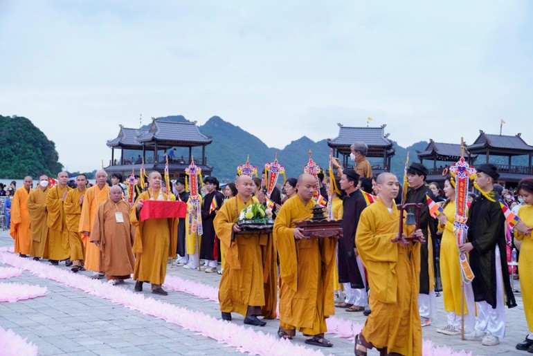 Trang nghiêm khóa lễ cung rước Xá-lợi Phật kính mừng Phật đản - Phật lịch 2566