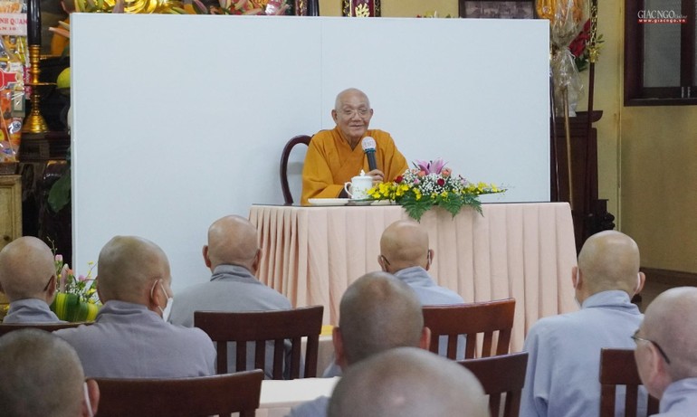 Hòa thượng Thích Minh Thông giảng về giới luật đến chư Ni Phân ban Ni giới TP.HCM tại chùa Từ Nghiêm