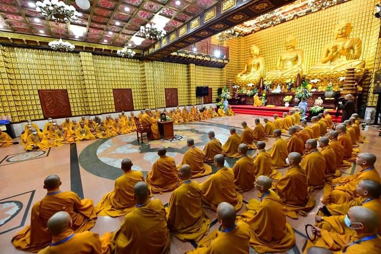 Chư tôn đức Phật giáo quận 10 bố-tát tại chùa Giác Ngộ 