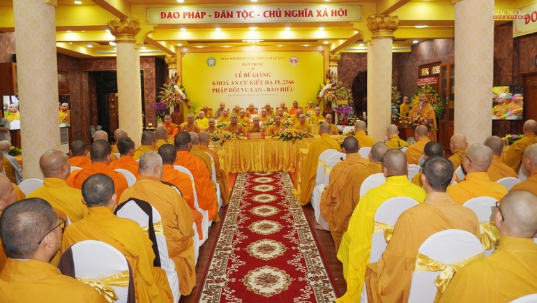 Ban Trị sự GHPGVN quận 3 bế giảng khóa An cư kiết hạ Phật lịch 2566