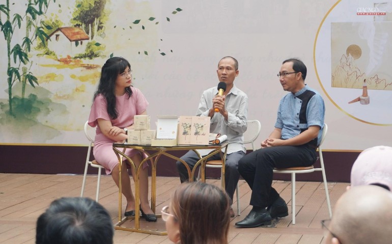 Giao lưu ra mắt tập tạp văn Mùi nhớ tại đường sách Nguyễn Văn Bình, TP.HCM sáng 28-8