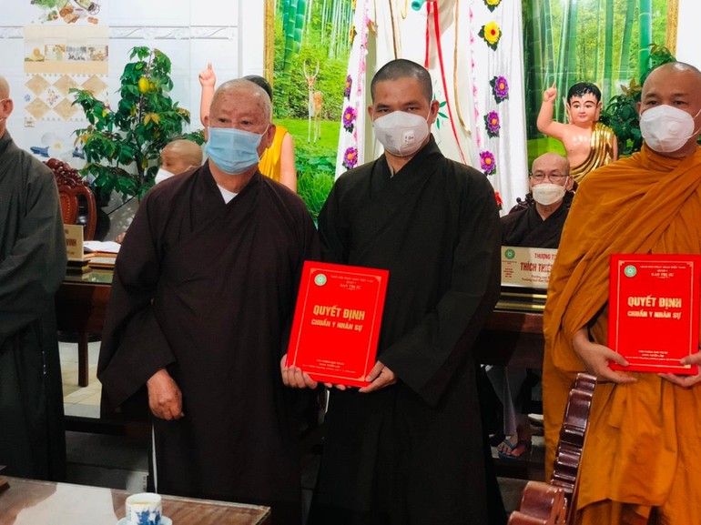 Trao quyết định chuẩn y nhân sự các ban chuyên môn trực thuộc Ban Trị sự Phật giáo quận 6
