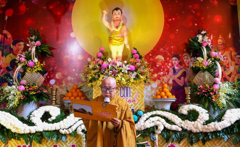 Hòa thượng Thích Như Tín tuyên đọc Thông điệp Đại lễ Phật đản Phật lịch 2566 của Đức Trưởng lão Quyền Pháp chủ GHPGVN
