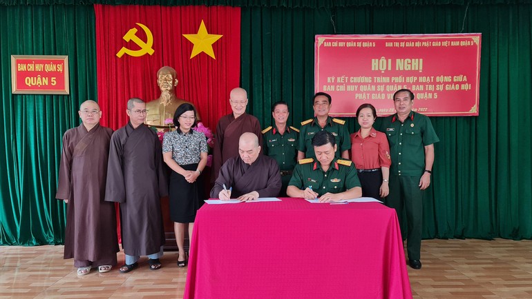 Ban Trị sự Phật giáo quận 5 và Ban Chỉ huy Quân sự ký kết hợp tác 