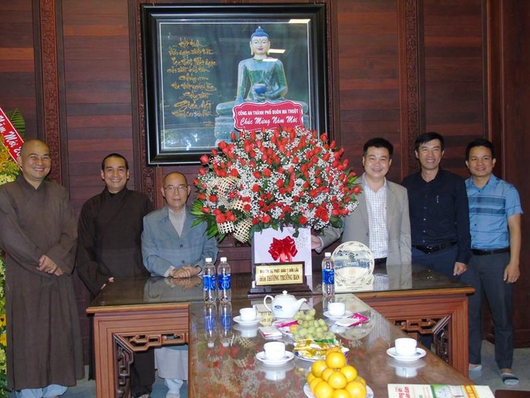 Đoàn lãnh đạo Công an TP.Buôn Ma Thuột chúc tết Ban Trị sự GHPGVN tỉnh Đắk Lắk