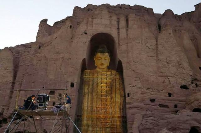 Tái hiện hình ảnh tượng Phật khổng lồ bằng ánh sáng 3D