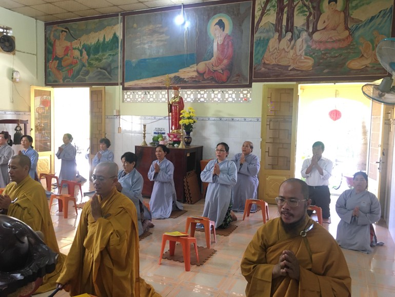Chư Tăng cùng Phật tử cử hành nghi thức hoàn kinh Dược Sư tại chùa Hải Đức (huyện Cần Giờ)