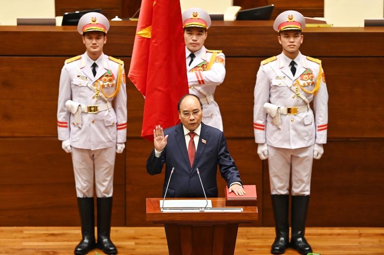 Tân Chủ tịch nước Nguyễn Xuân Phúc tuyên thệ - Ảnh: Giang Huy