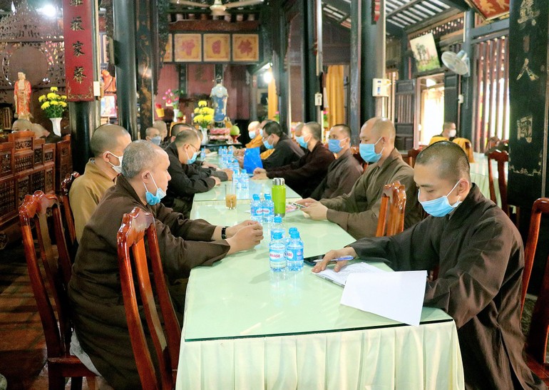 Chư tôn đức tham dự phiên họp Ban Thường trực Ban Trị sự Phật giáo tỉnh Bình Dương, ngày 8-5